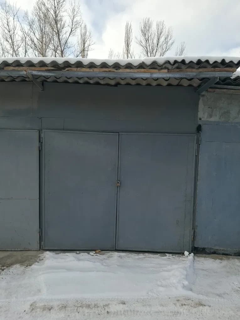 Паркомісце, Дніпровський: охорона, ворота, біля ресторану РобинГуд - фото 1