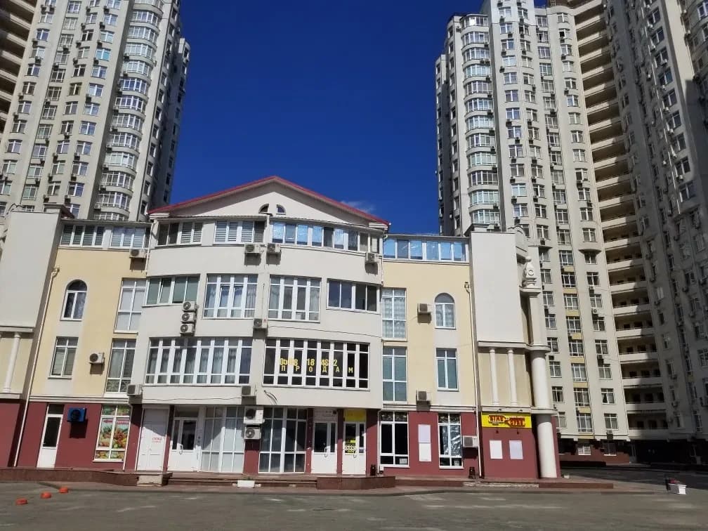 Магазин у ЖК Французький: фасадний вхід, вікно до підлоги - фото 2