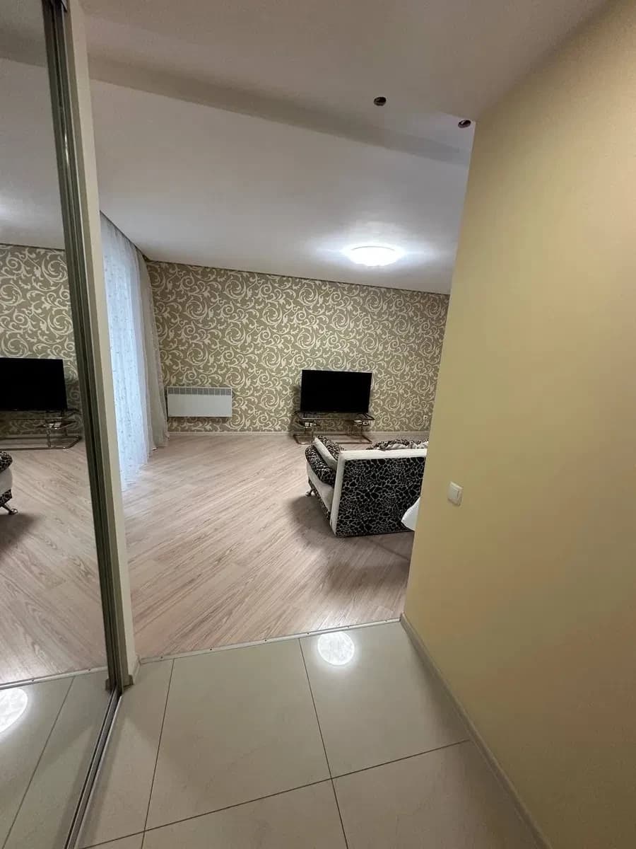 2-кімнатна квартира у ЖК Мост-Сити: євроремонт, кухня-вітальня - фото 2