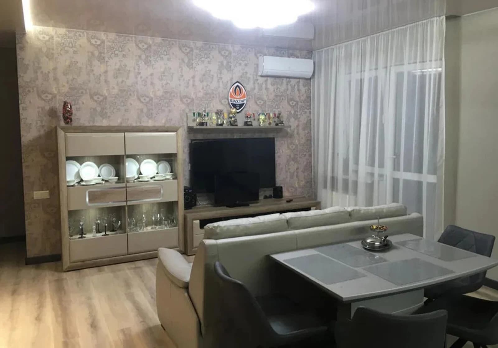 3-кімнатна квартира, вул. Нижньоключова: євроремонт, кавомашина
