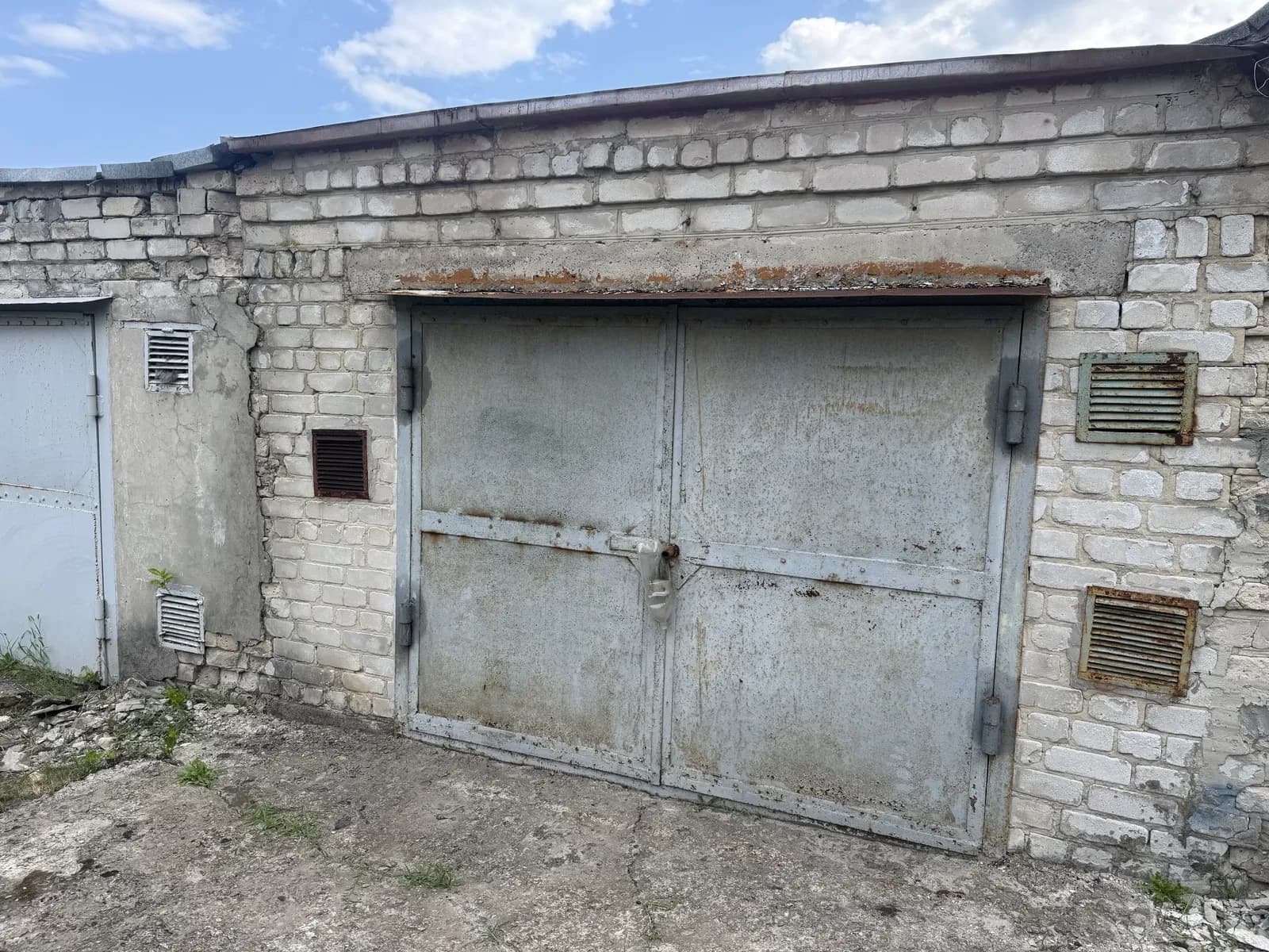 Гараж, Вільногірськ: оглядова яма, за скляним заводом, електрика - фото 1