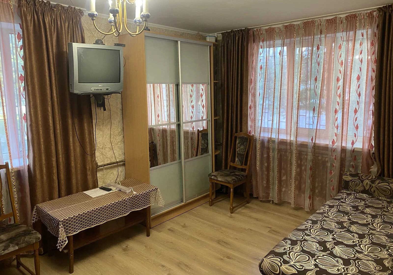 1-кімнатна квартира, Чернігів: дизайнерський ремонт, цегляні стіни