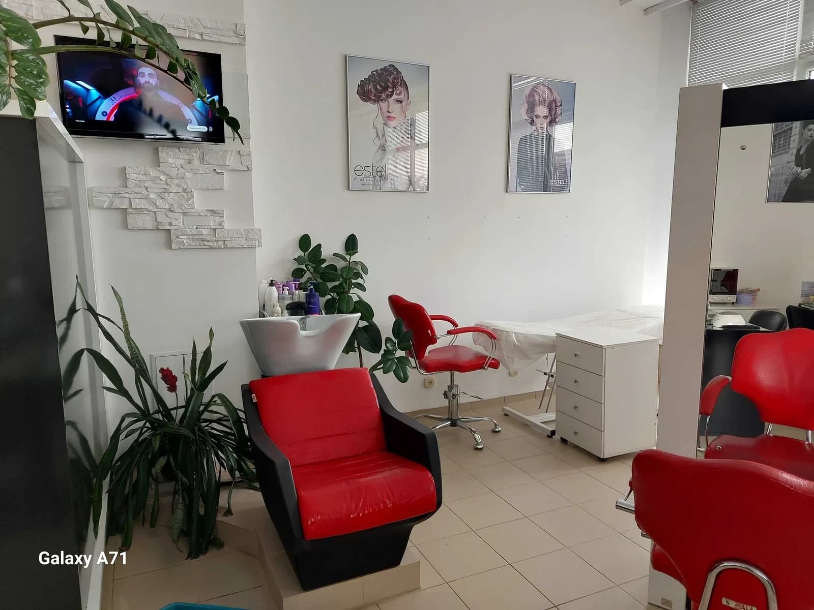 Місце в студії краси, Черкаси: фасадне, панорамні вікна - фото 1