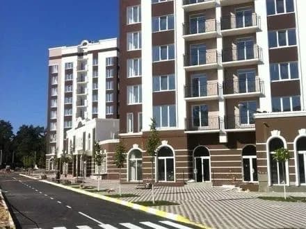 1-кімнатна квартира у ЖК Центральний: панорамні вікна, паркінг - фото 2
