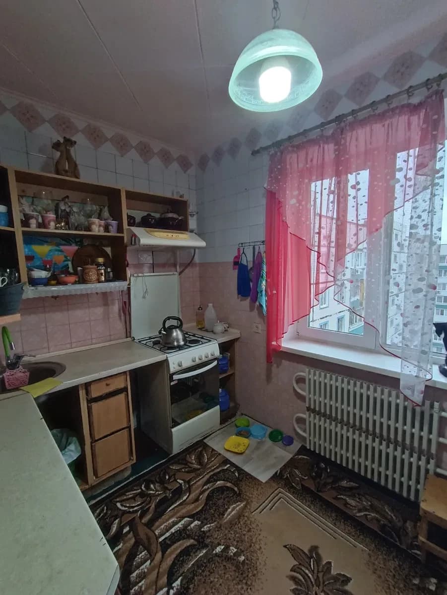 4-кімнатна квартира, Лівий берег: ваучер або сертифікат, тепла і суха