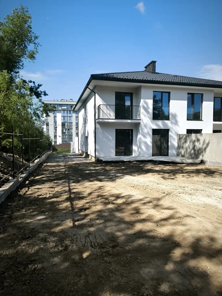 Котедж, нижня Червениця: тераса 7 × 4 м, мансардний поверх - фото 1