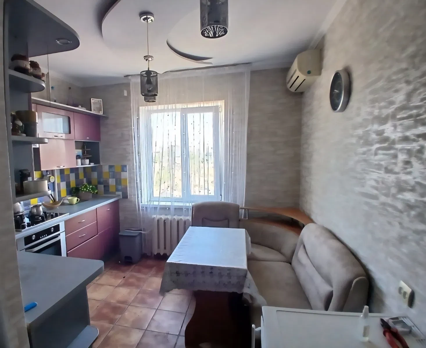 2-кімнатна квартира, Херсон: велика лоджія, нестандартне планування - фото 1