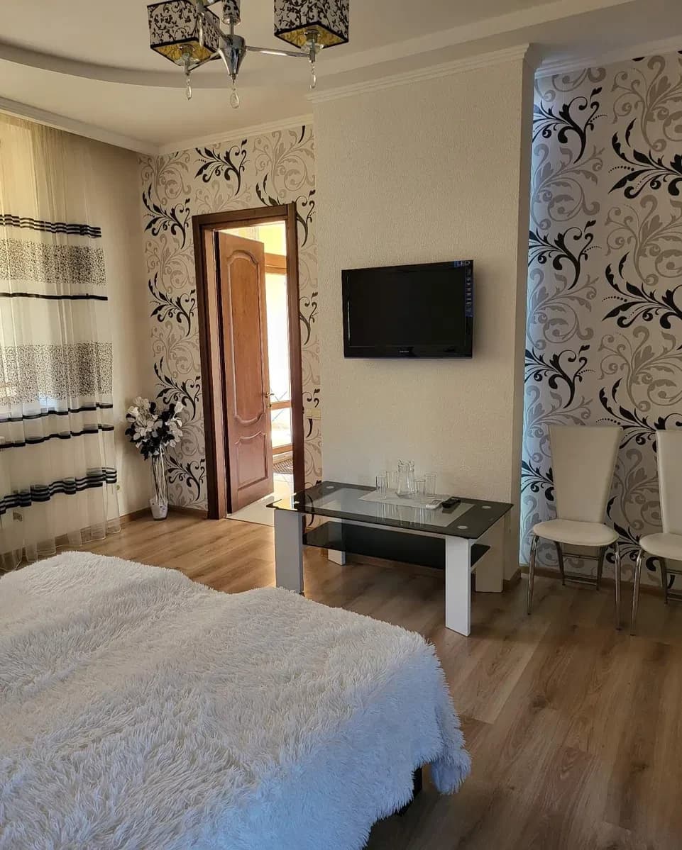 2-кімнатна квартира, Чорноморськ: світло завжди, бомбосховище - фото 1