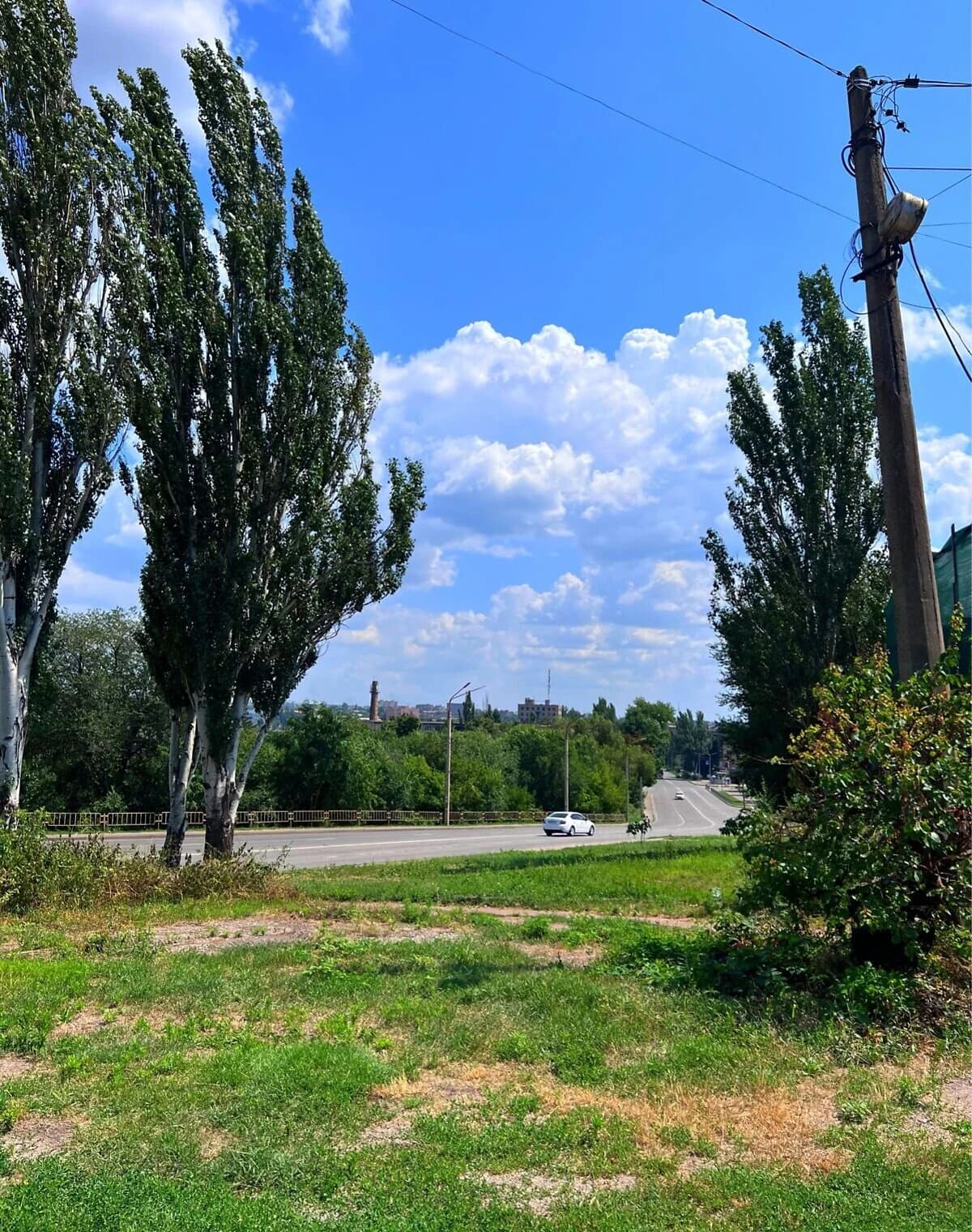 Будинок, Кривий Ріг: панорамні вікна, вітальня та їдальня - фото 5