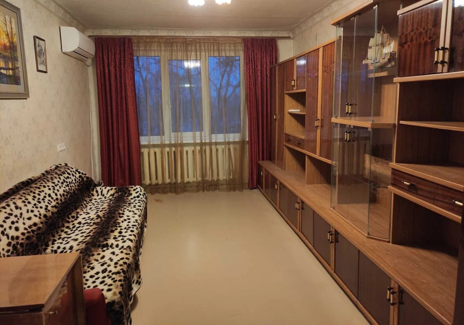 3-кімнатна квартира, 23-го Серпня: косметичний ремонт, внутрішній двір