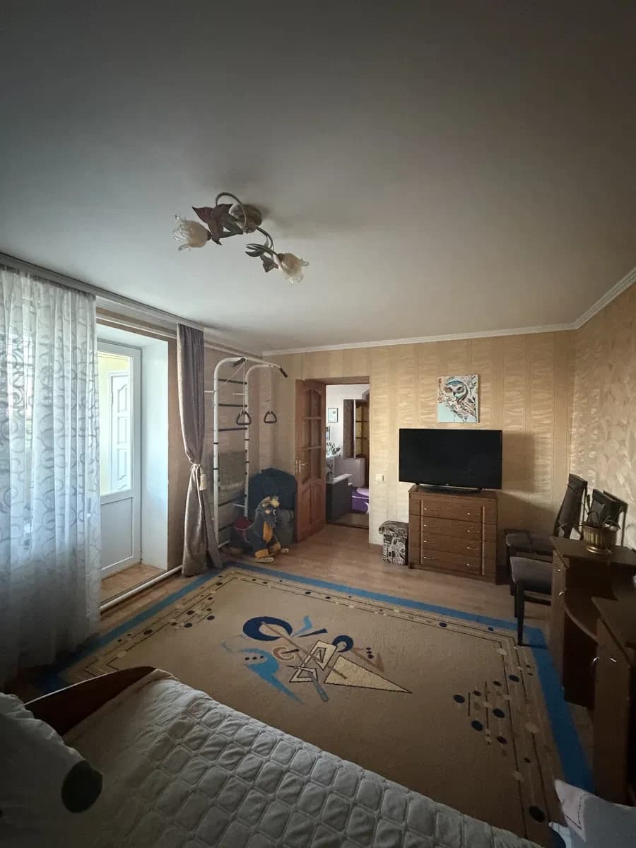 4-кімнатна квартира, Романів: власний гараж, дитячий садочок у дворі - фото 4