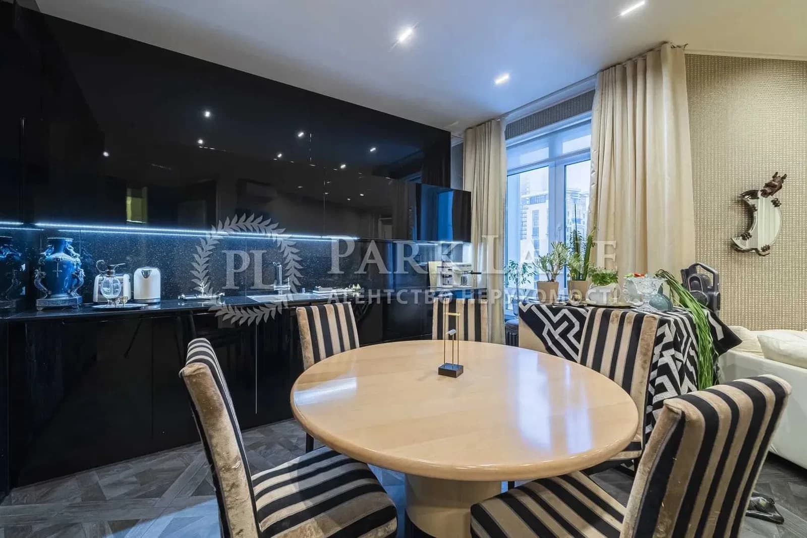 3-кімнатна квартира у ЖК Бульвар Фонтанів: авторський проект, паркінг - фото 1