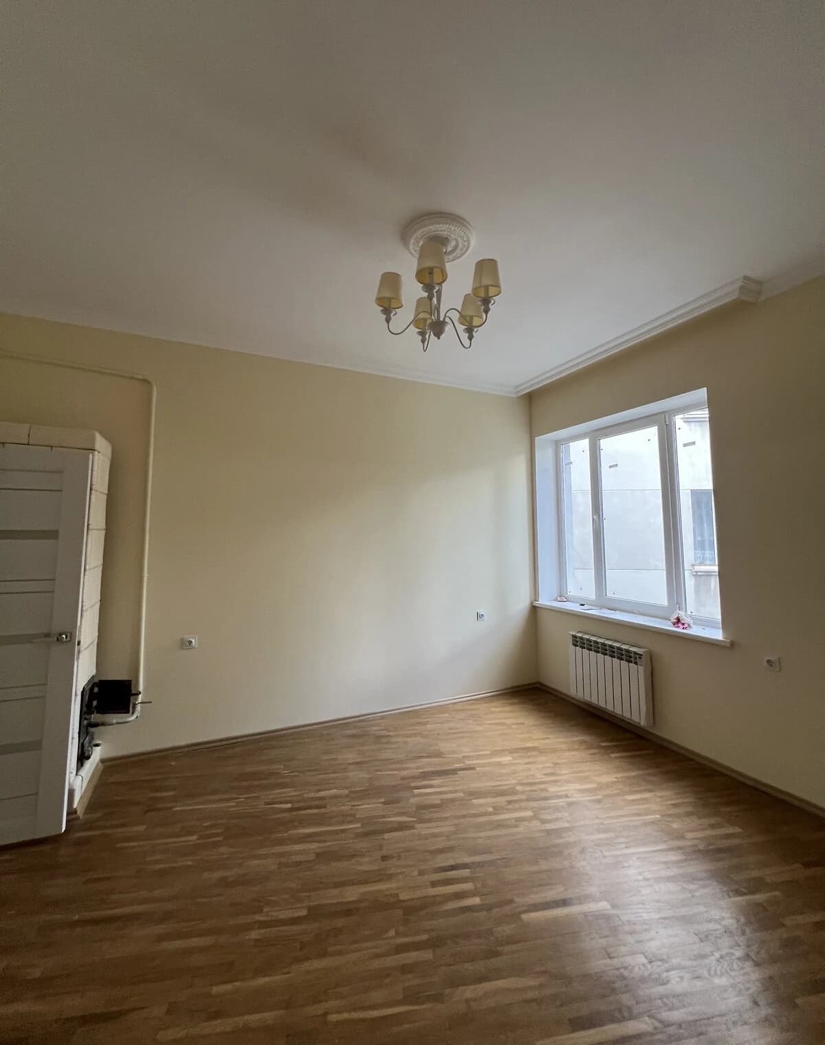3-кімнатна квартира, Дрогобич: косметичний ремонт, цегляні стіни - фото 3