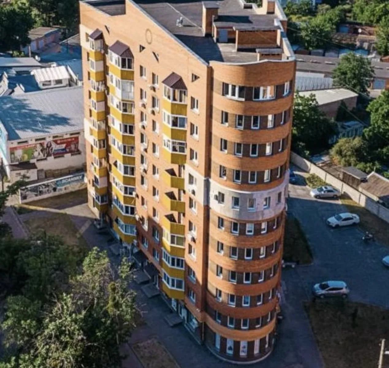 2-кімнатна квартира, Поділ: автономне опалення, три балкони - фото 1