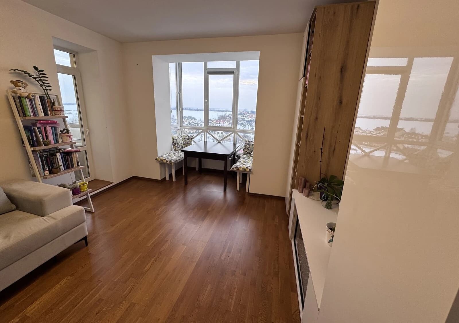 2-кімнатна квартира, Зубра: дизайнерський ремонт, камін, балкон - фото 2