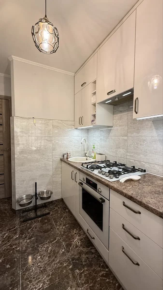 3-кімнатна квартира, Франківський: вітальня 7,3 м², 3 підвали - фото 2