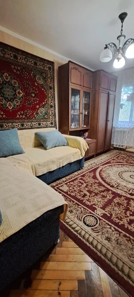2-кімнатна квартира, Солом'янський: косметичний ремонт, трамваї до метро