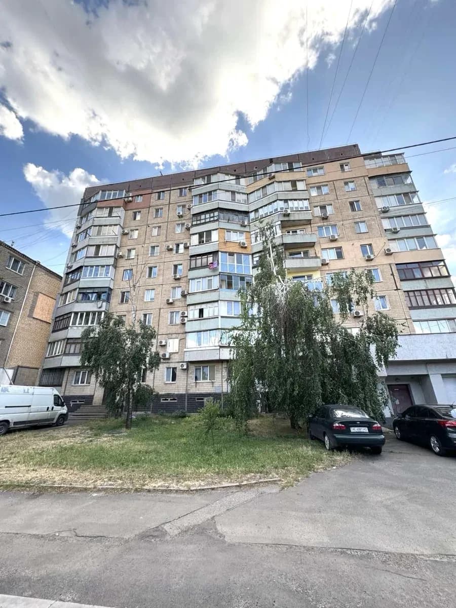 Чешка, 97-й квартал: двостороння, кухня та спальня у двір - фото 1