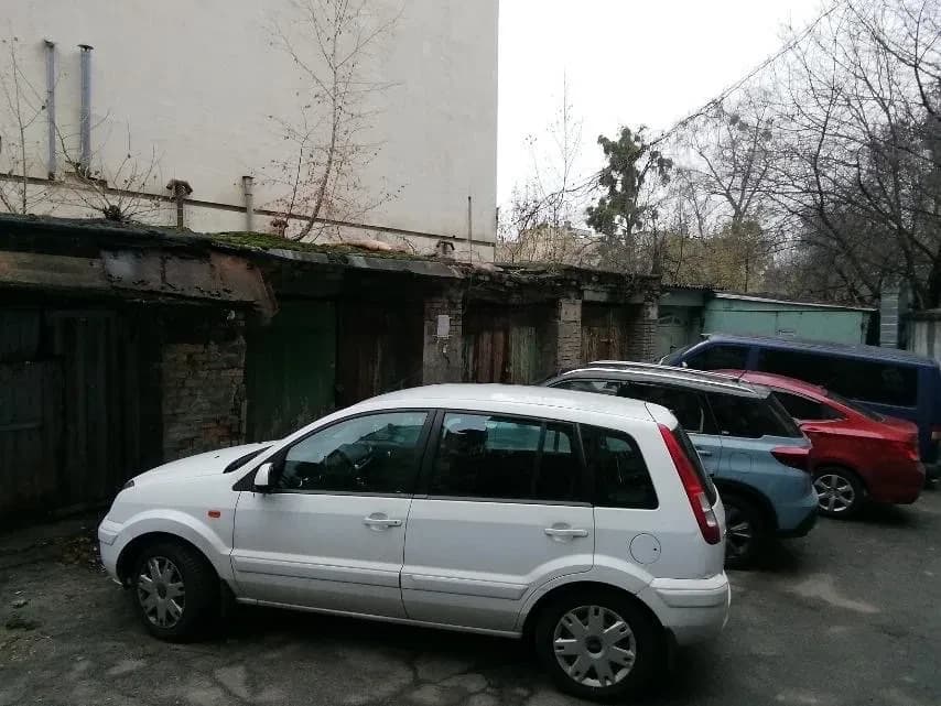 Гараж, Печерський: капітальний, цегляний, паркомісце перед гаражем - фото 2