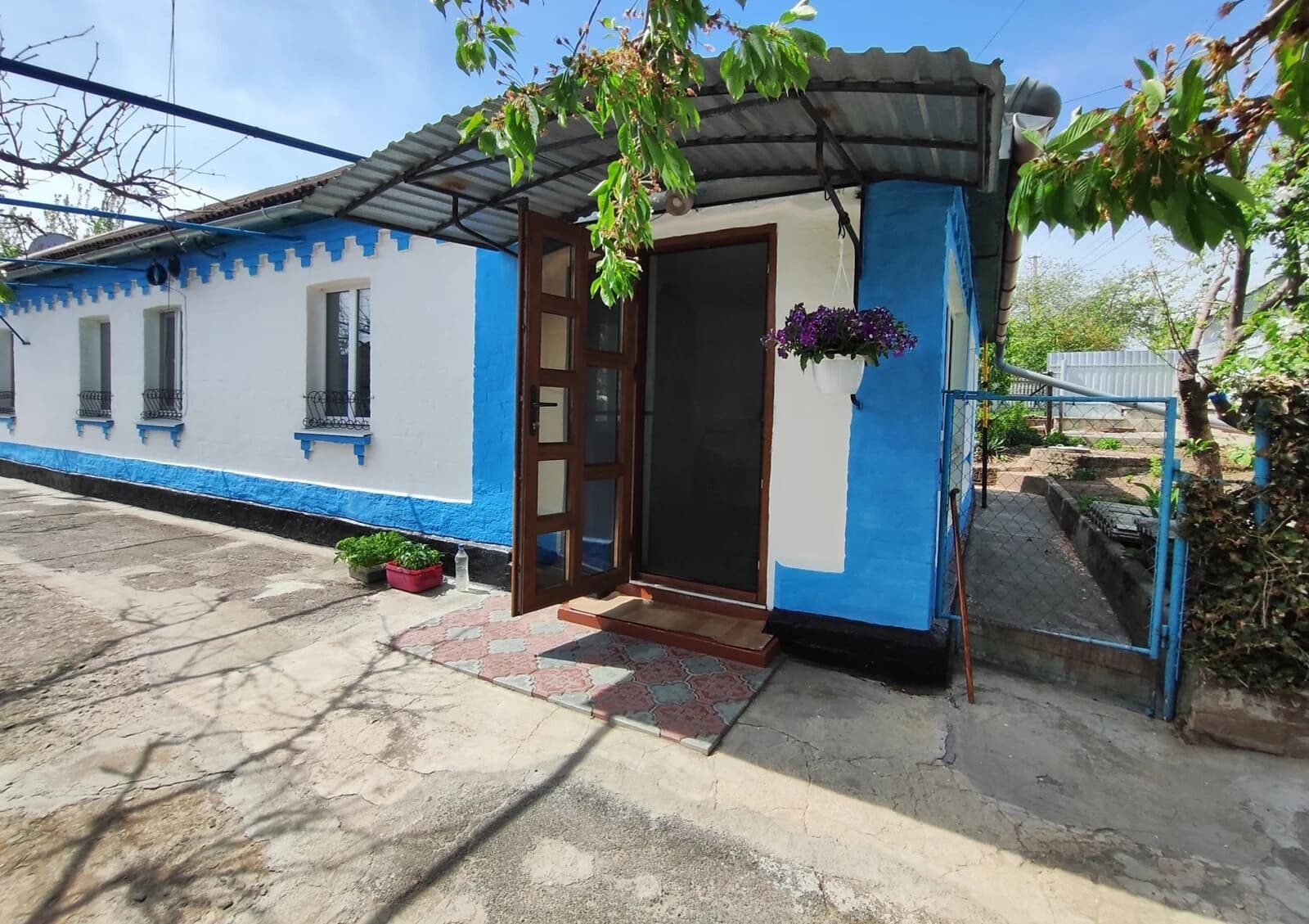 Будинок, Тальне: струмок, сад і пергола - фото 1