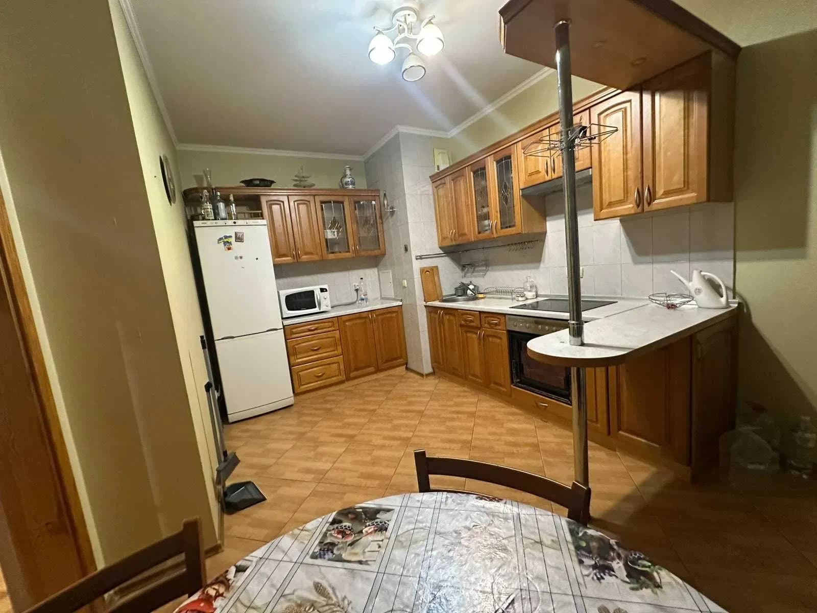 2-кімнатна квартира, Дніпровський: генератор, сім'ям, метро 7 хв - фото 2