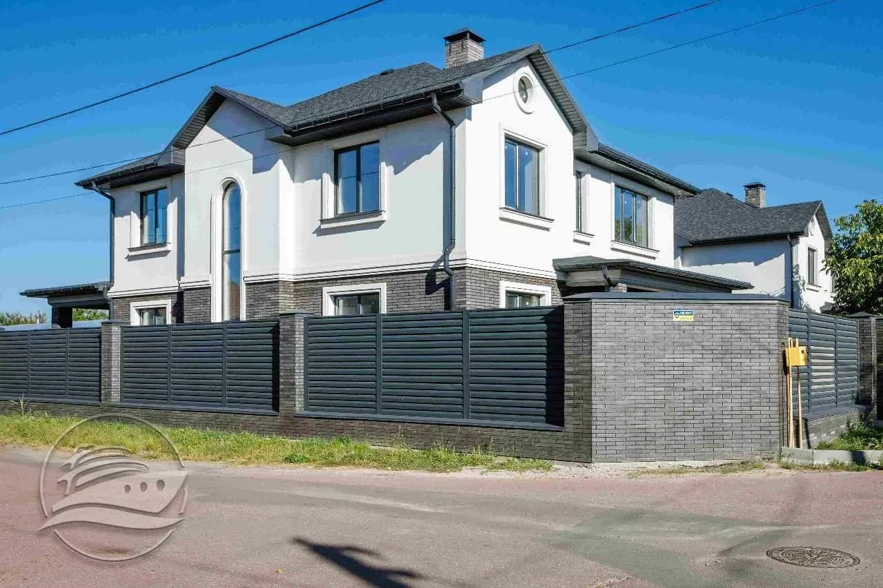 Будинок, Гора: бомбосховище, генератор 10 кВт, школа за 150 м