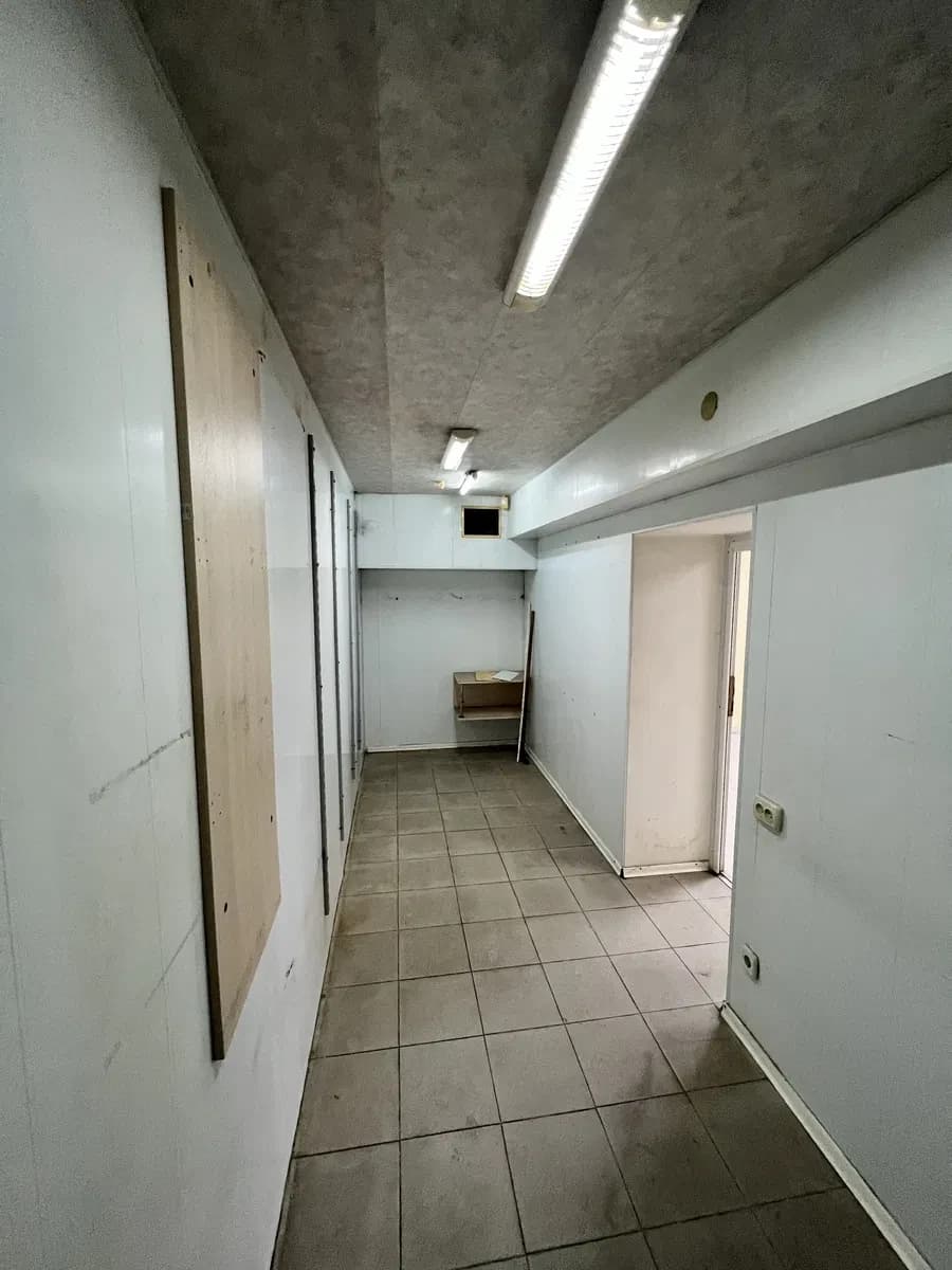 Приміщення у центрі: фасад, 2 входи, торг - фото 5