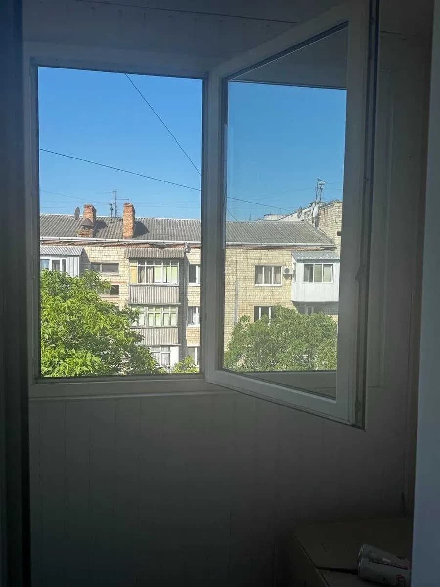 2-кімнатна квартира, Чернівці: київка, горище, засклений балкон - фото 3