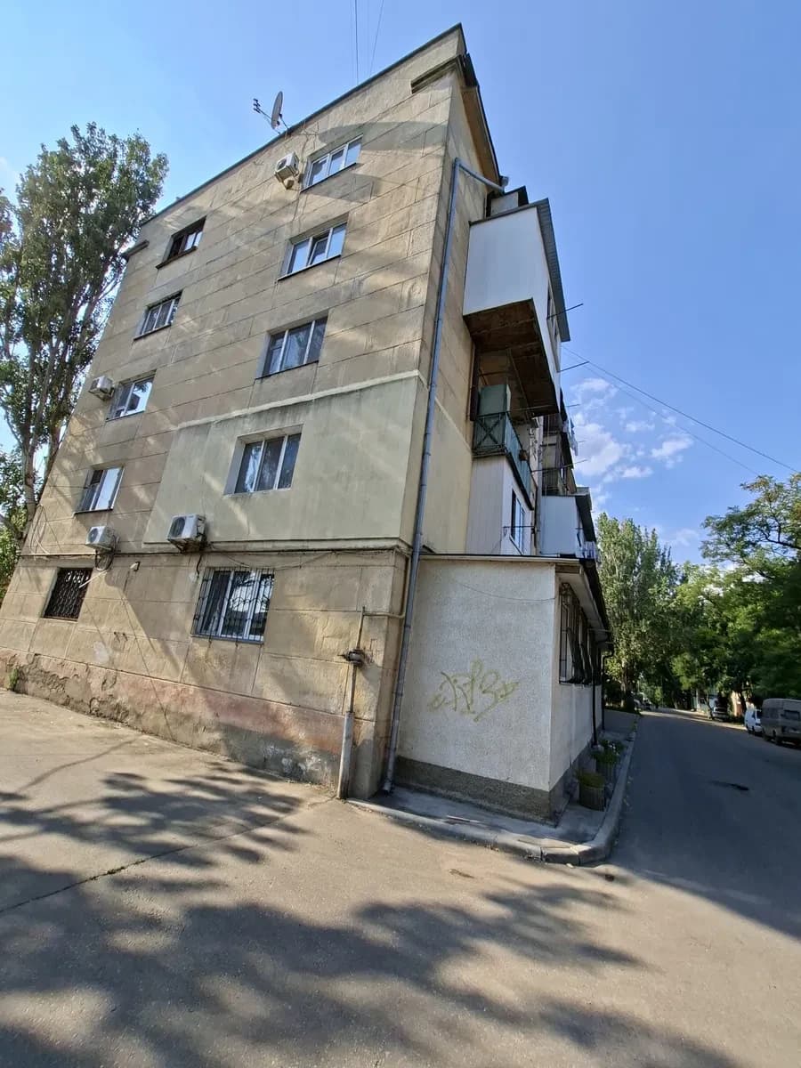 2-кімнатна квартира, Хаджибейський: газове опалення, засклений балкон