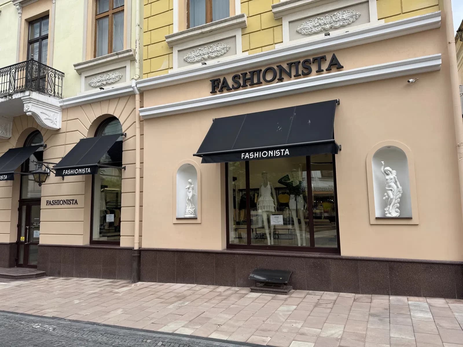 Приміщення у центрі: фасадне, кондиціонер, паркувальне місце - фото 1