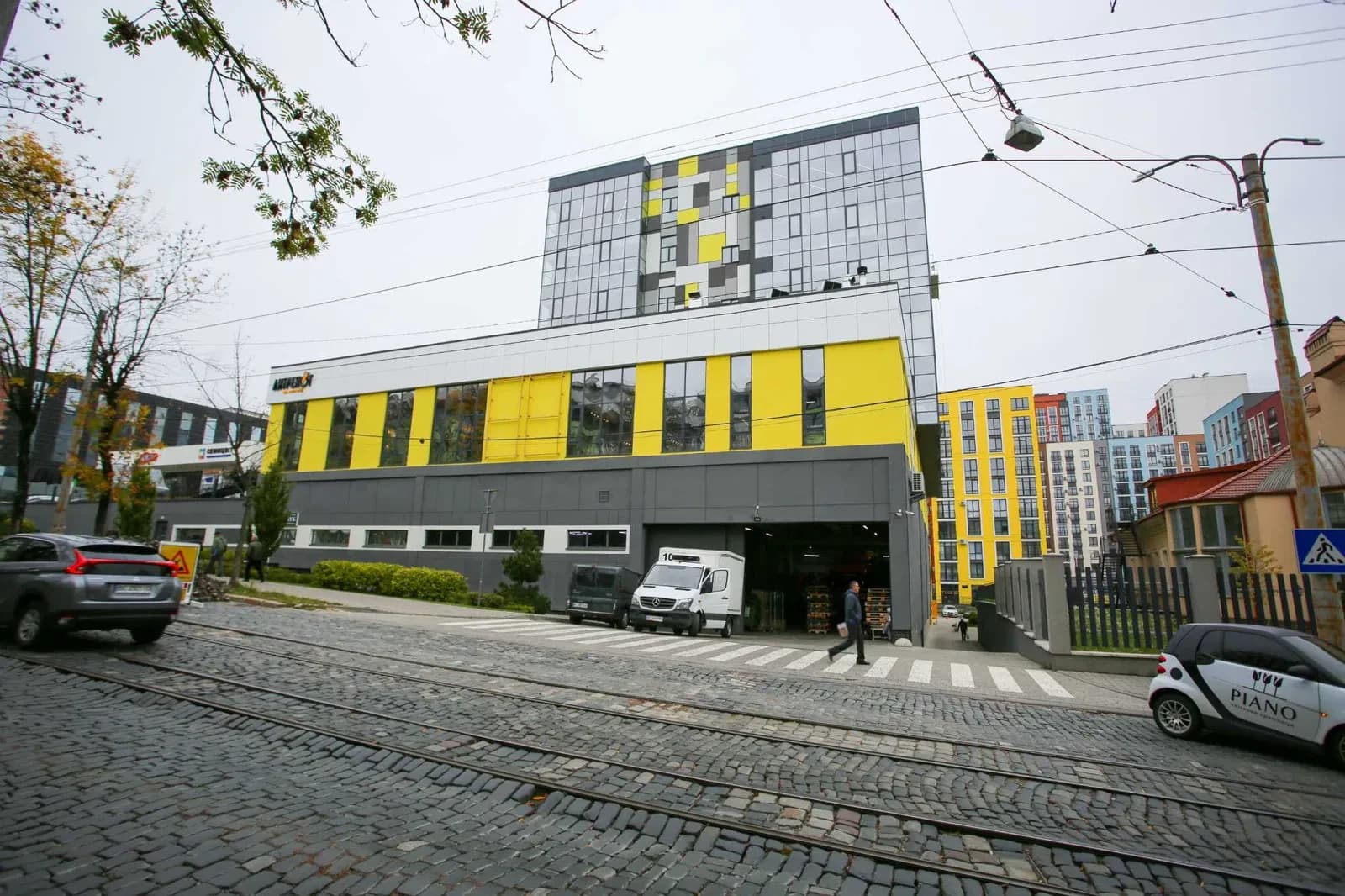 Приміщення у ТОЦ Семицвіт: вільне планування, панорамні вікна