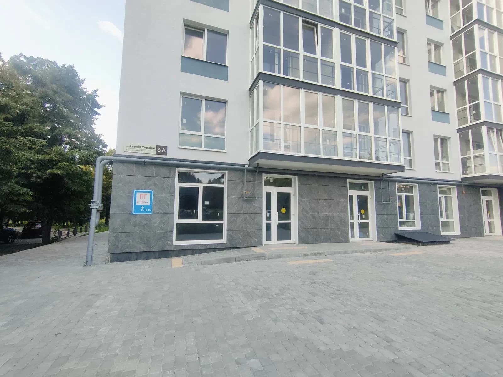 Приміщення, Полтава: можна об’єднати в 87 м², фасадні вікна - фото 2
