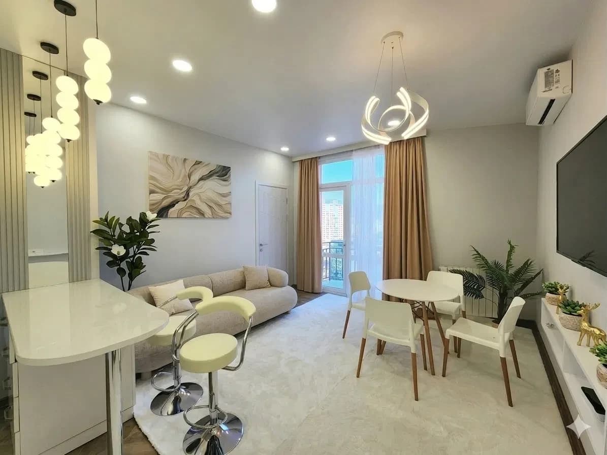 2-кімнатна квартира, Батумі: вид на гори, море за 200 м - фото 5