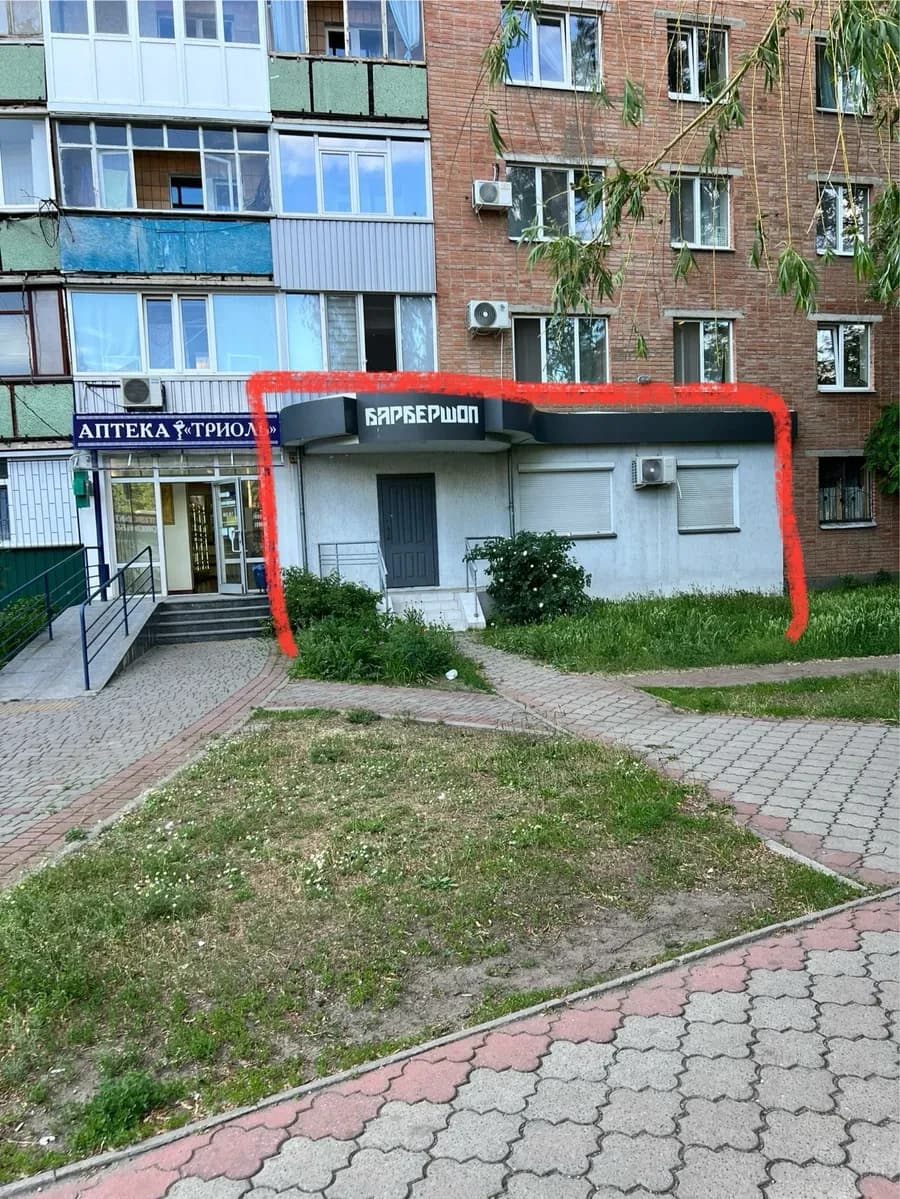 Приміщення, Поділ: фасадне, окремі склад і кабінет - фото 1