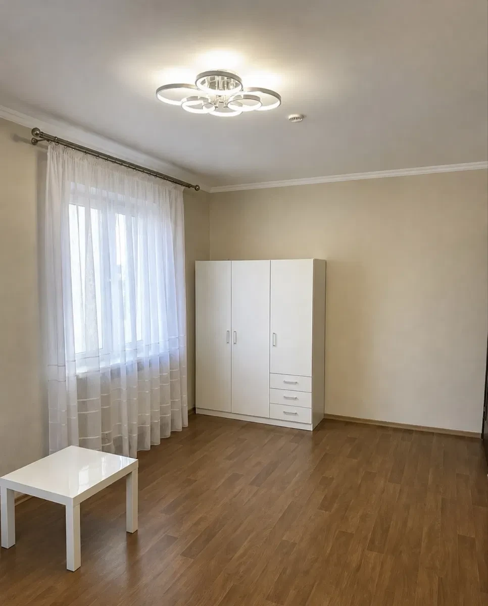 2-кімнатна квартира у ЖК Еврика: кухня-вітальня, 7 хв до метро - фото 3