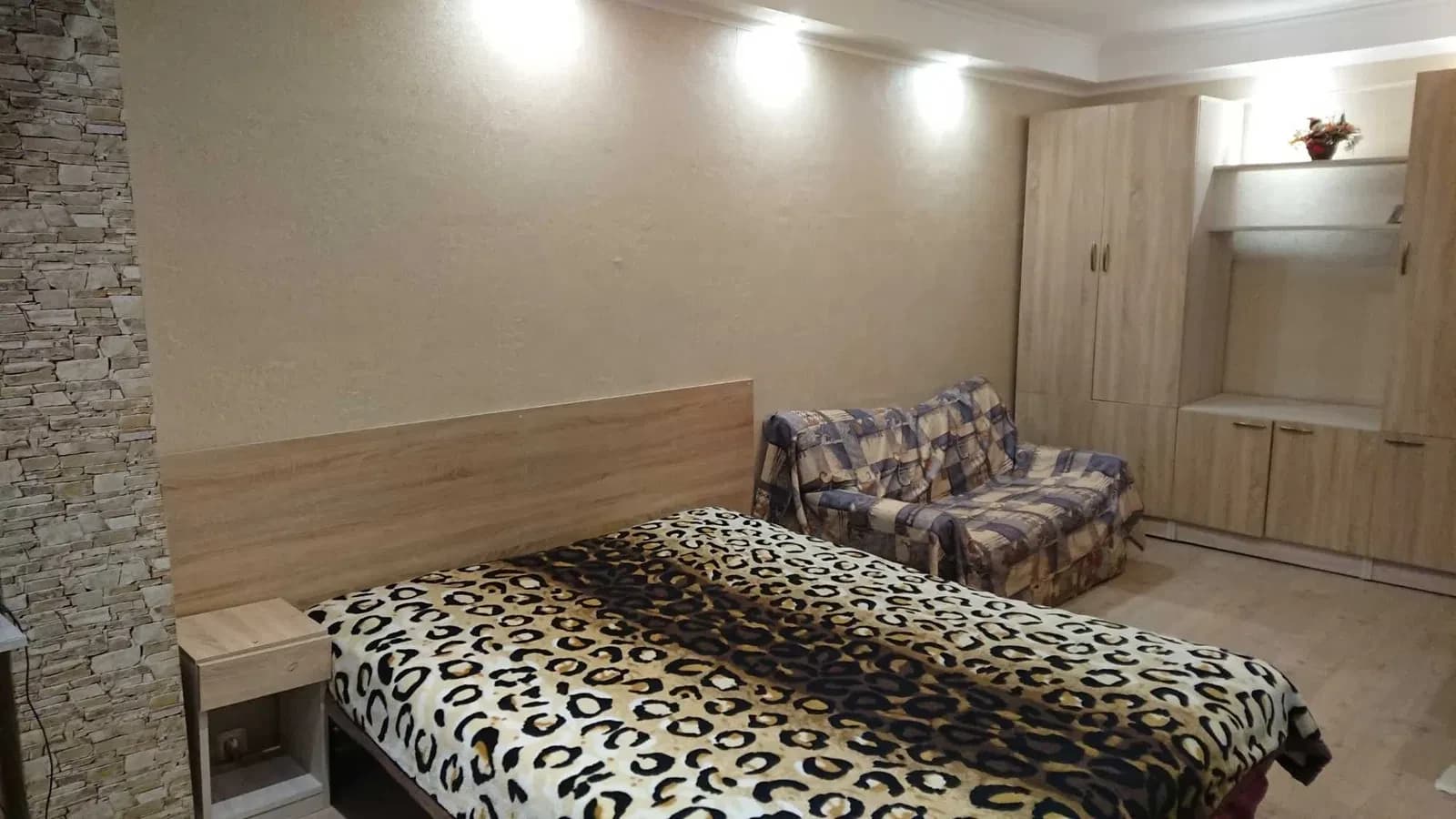 1-кімнатна квартира, Шевченківський: метро за 2 хв, резервне живлення