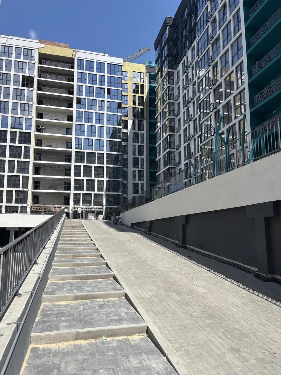 Приміщення у ЖК Смарт-Сіті 3: новобудова, стеля 3,8 м