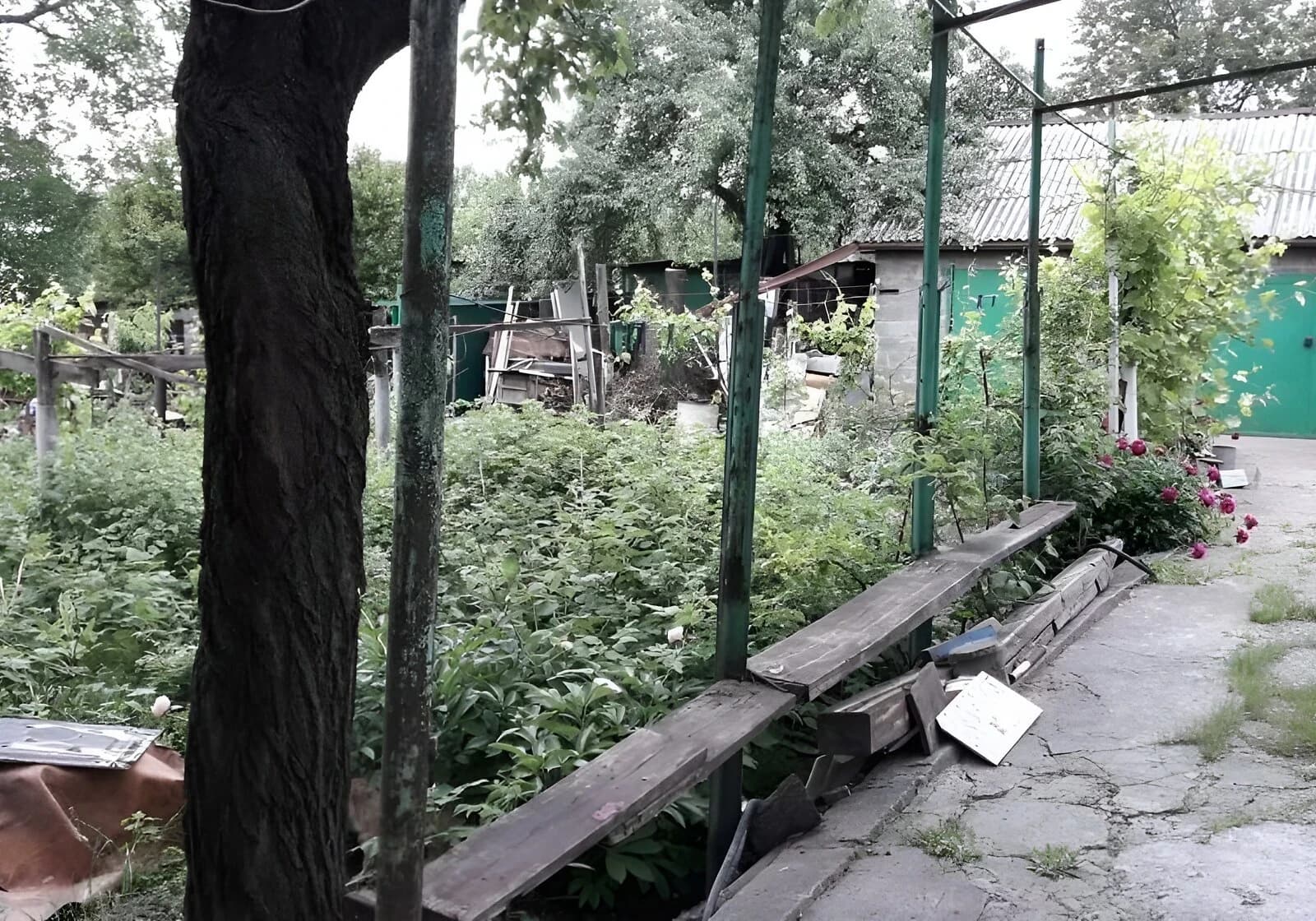 Частина будинку, Запоріжжя: гараж у дворі, сад і паркан - фото 3