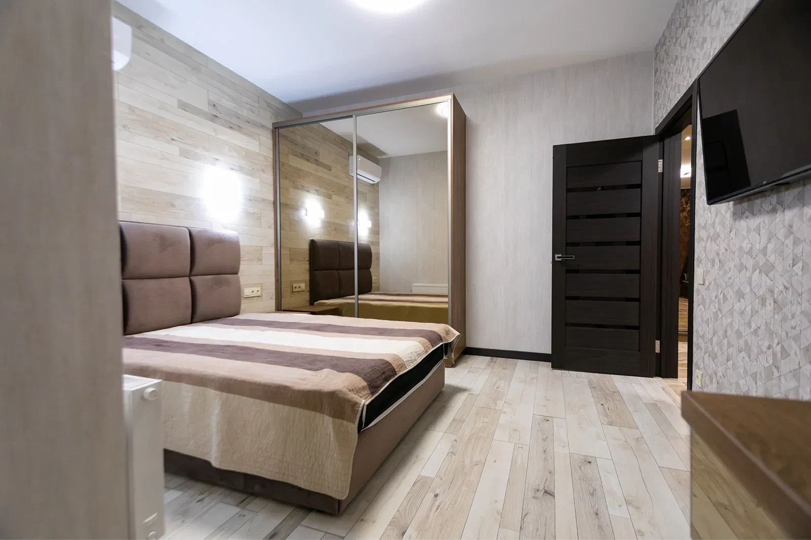 2-кімнатна квартира у ЖК Чикаго: орендар, кухня-вітальня 20 м²