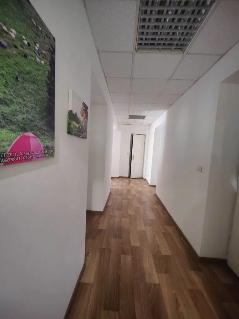 Офіс, Франківський: 2 кабінети, 20 кВт, гостьовий паркінг