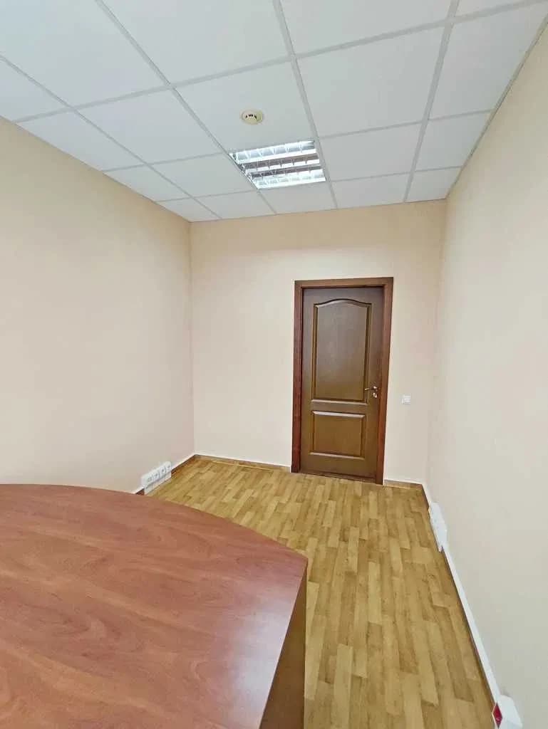 Офіс у ЖК КомфортТаун: генератор, автономне опалення, парковка - фото 4