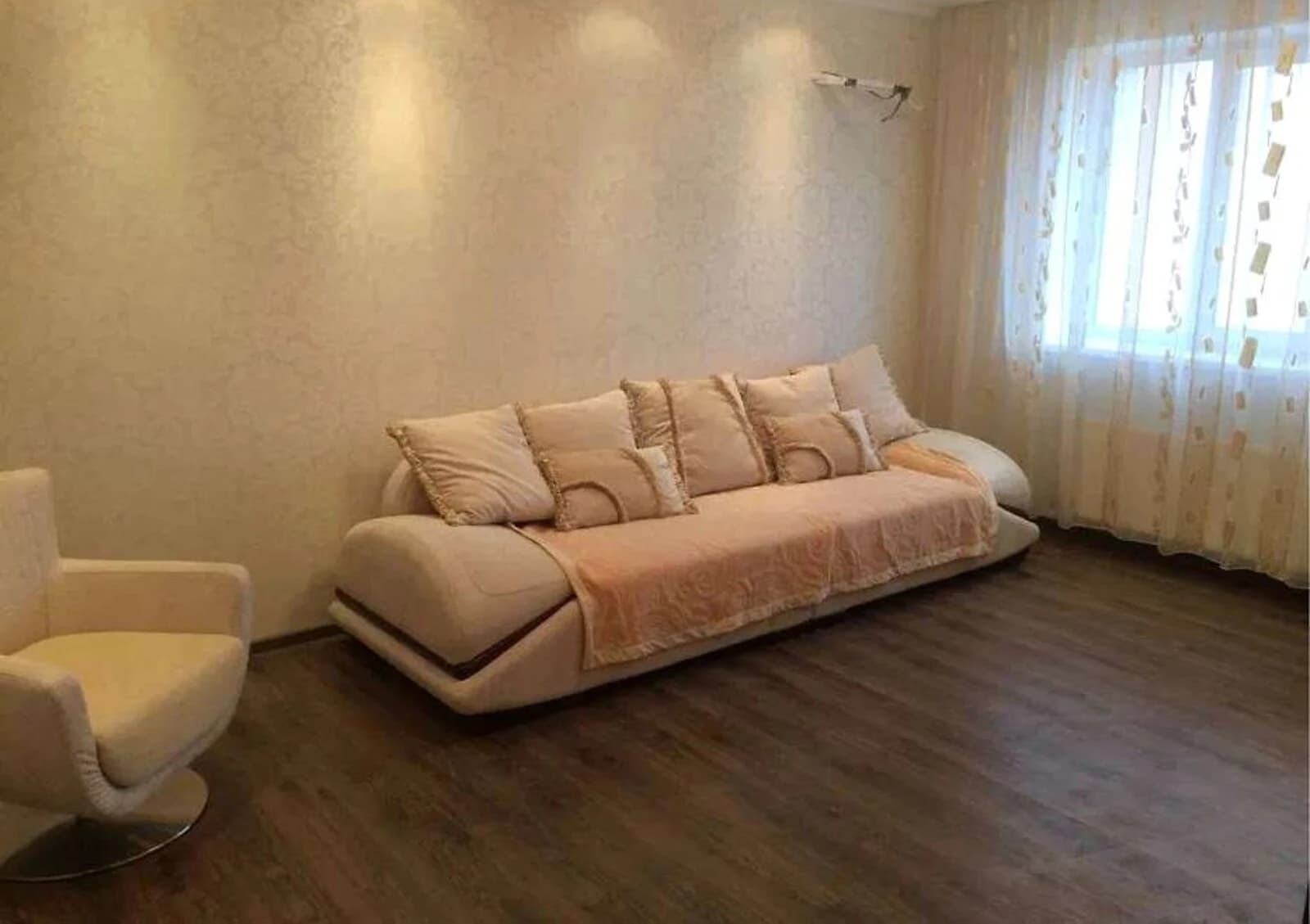 2-кімнатна квартира, Софіївська Борщагівка: закритий двір - фото 3