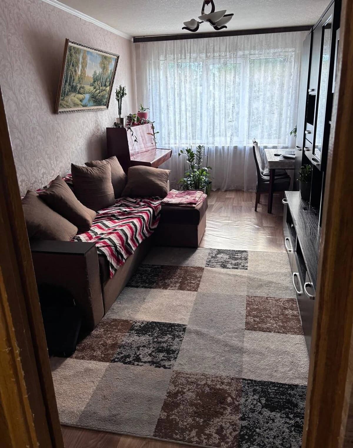 2-кімнатна квартира, Лісовий Масив: косметичний ремонт, метро Лісова