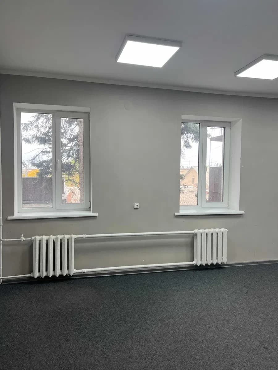 Офіс, Комунарський: кабінети 12,2-34 м², охорона, паркувальне місце