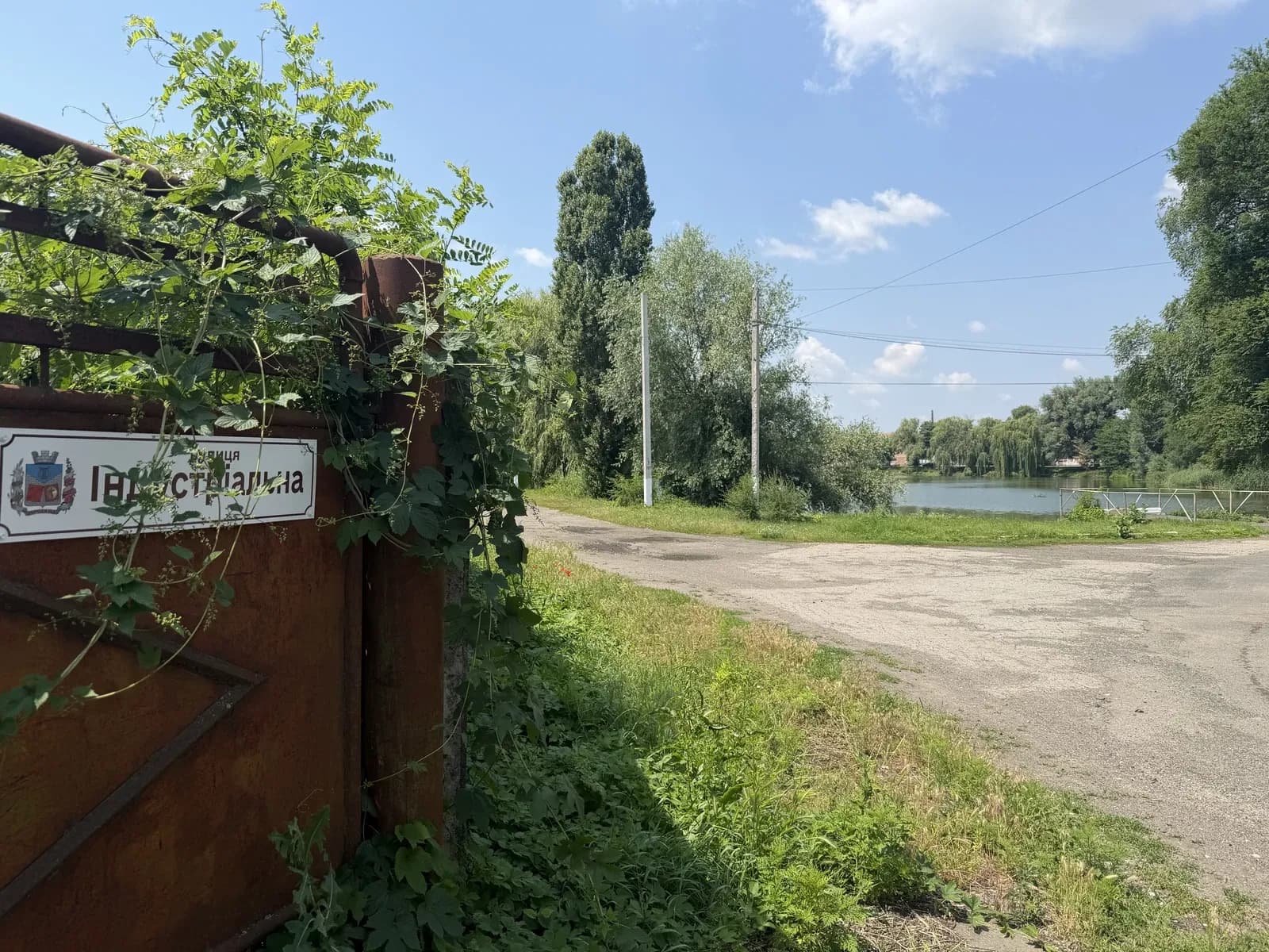 Ділянка 100 соток, Городище: будівля, огорожа, водойма - фото 2