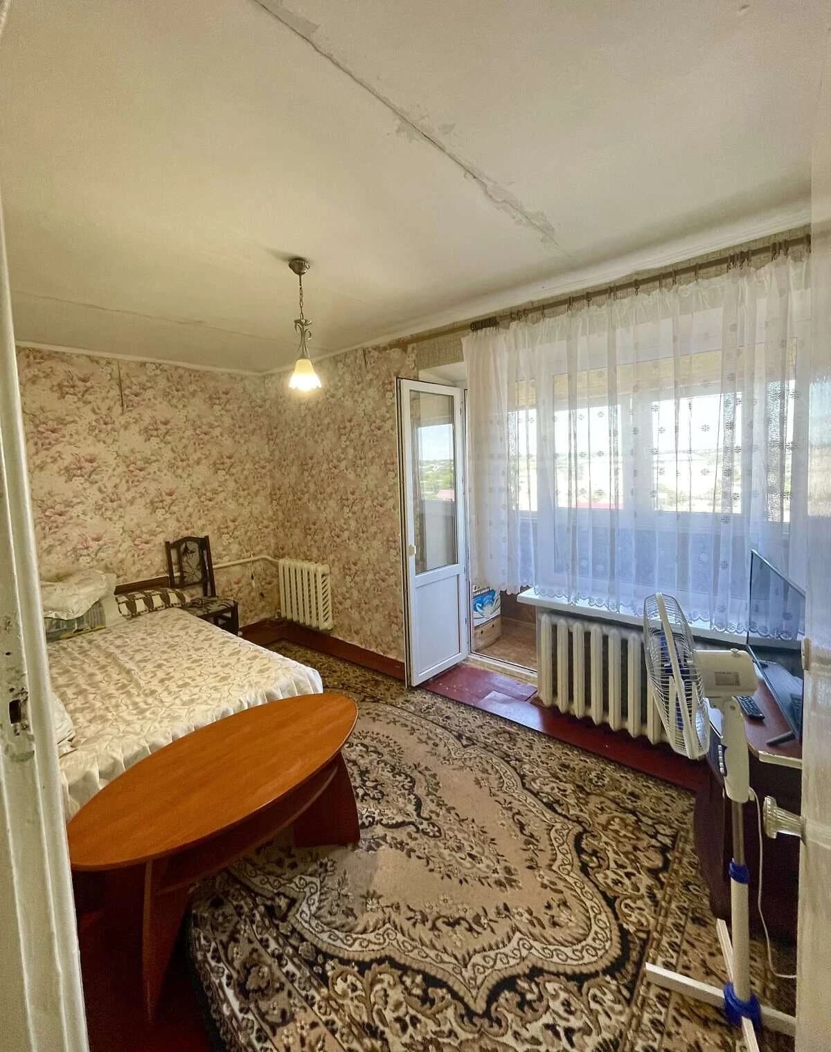 2-кімнатна квартира, Бердичів: цегляні стіни, внутрішній двір