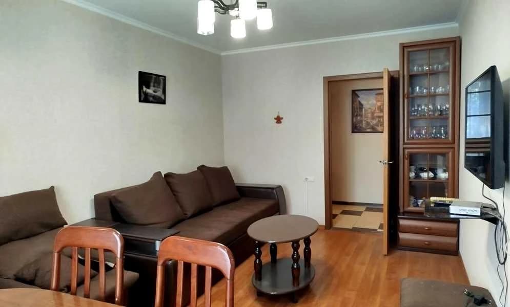 2-кімнатна квартира, Київський: свіжий ремонт, засклені балкони - фото 2