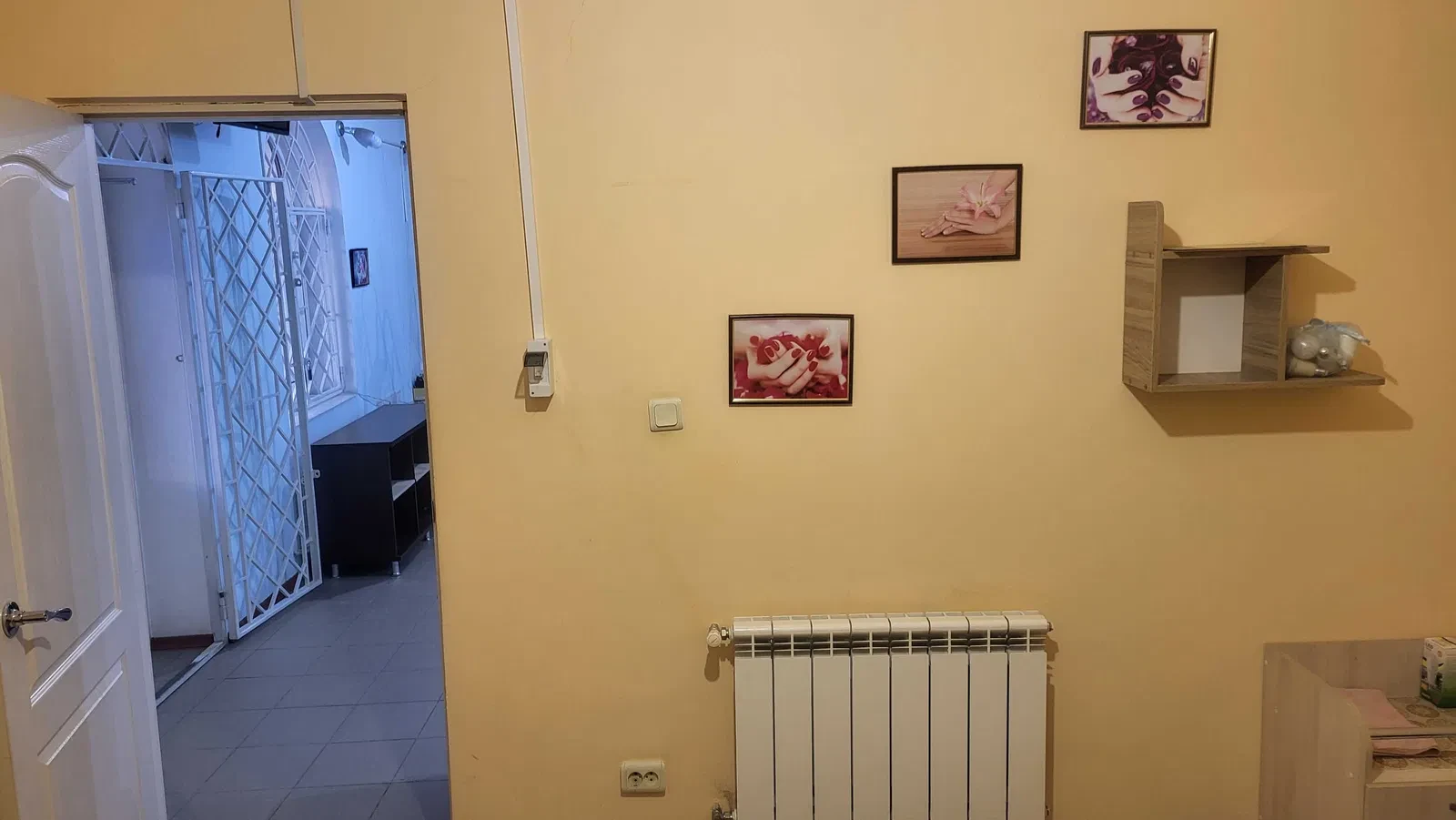 Приміщення, Вознесенськ: центр міста, фасадні вікна, високі стелі - фото 3