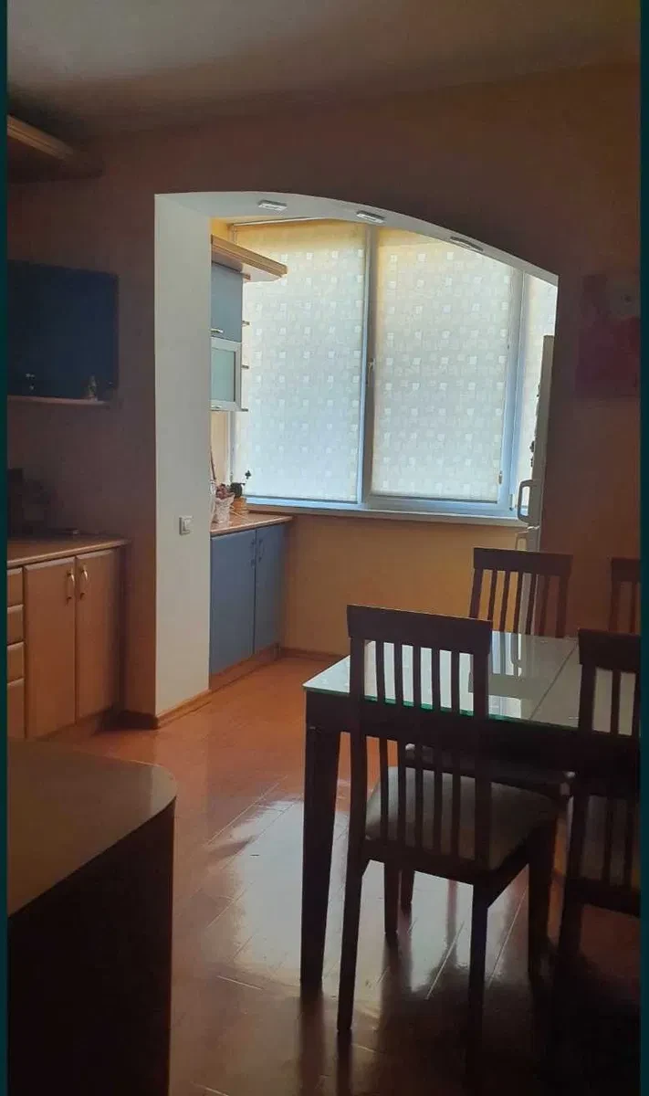 3-кімнатна квартира у ЖК Болгарбуд: меблі, техніка, без тварин - фото 3