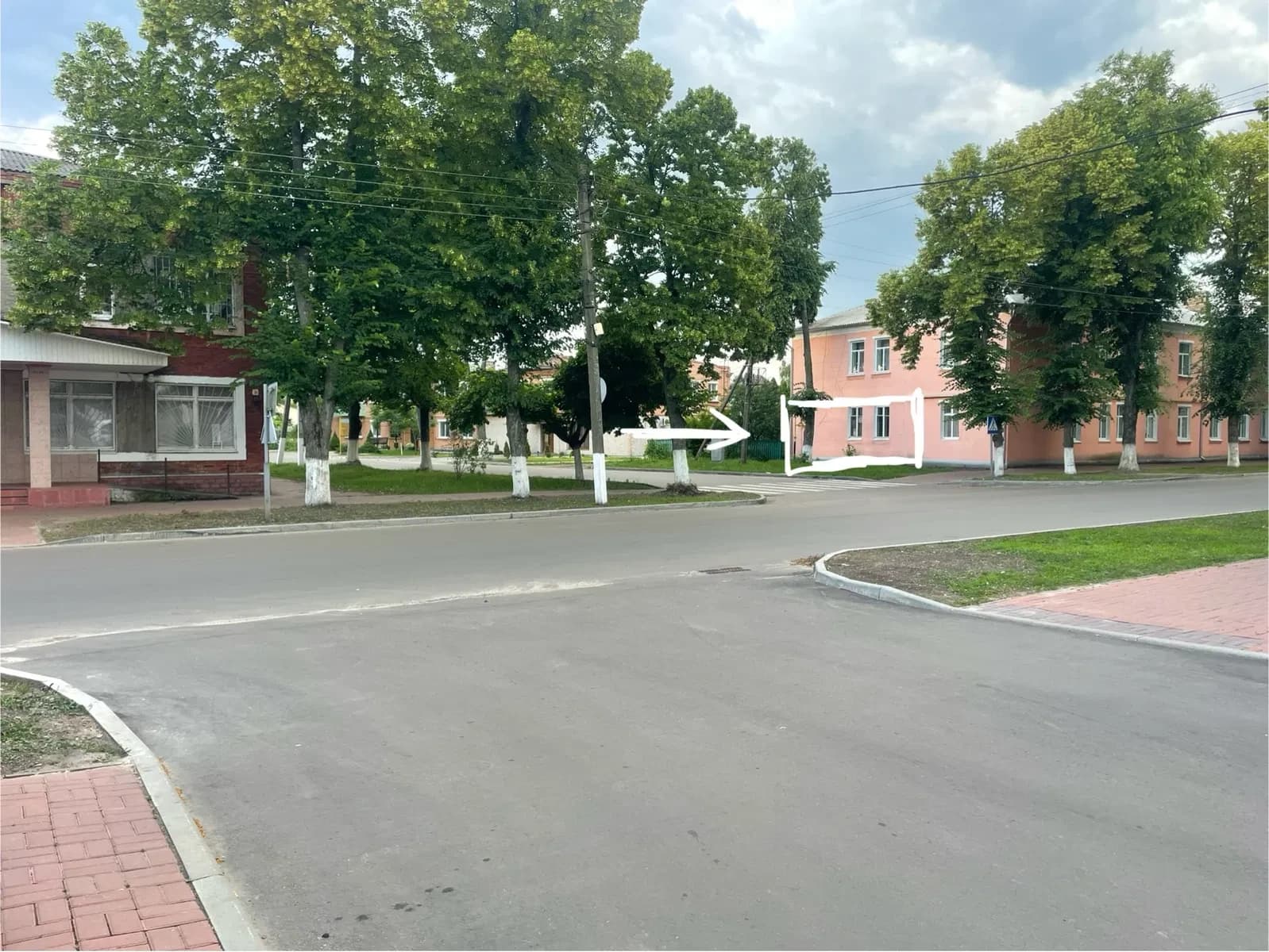2-кімнатна квартира, Бахмач: під комерцію, висока стеля, 1-й поверх